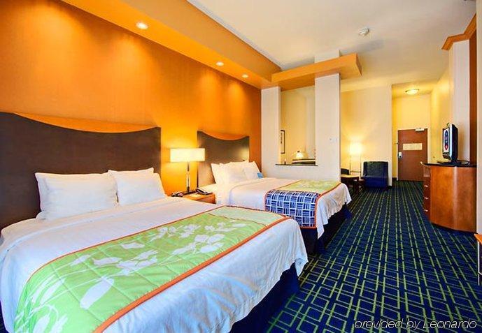Fairfield Inn & Suites Twentynine Palms - Joshua Tree National Park Стая снимка